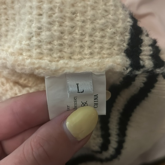 Taylor Swift Folklore Cable Knit Women's Cream Cardigan Sweater. Size Large. - Picture 4 of 5